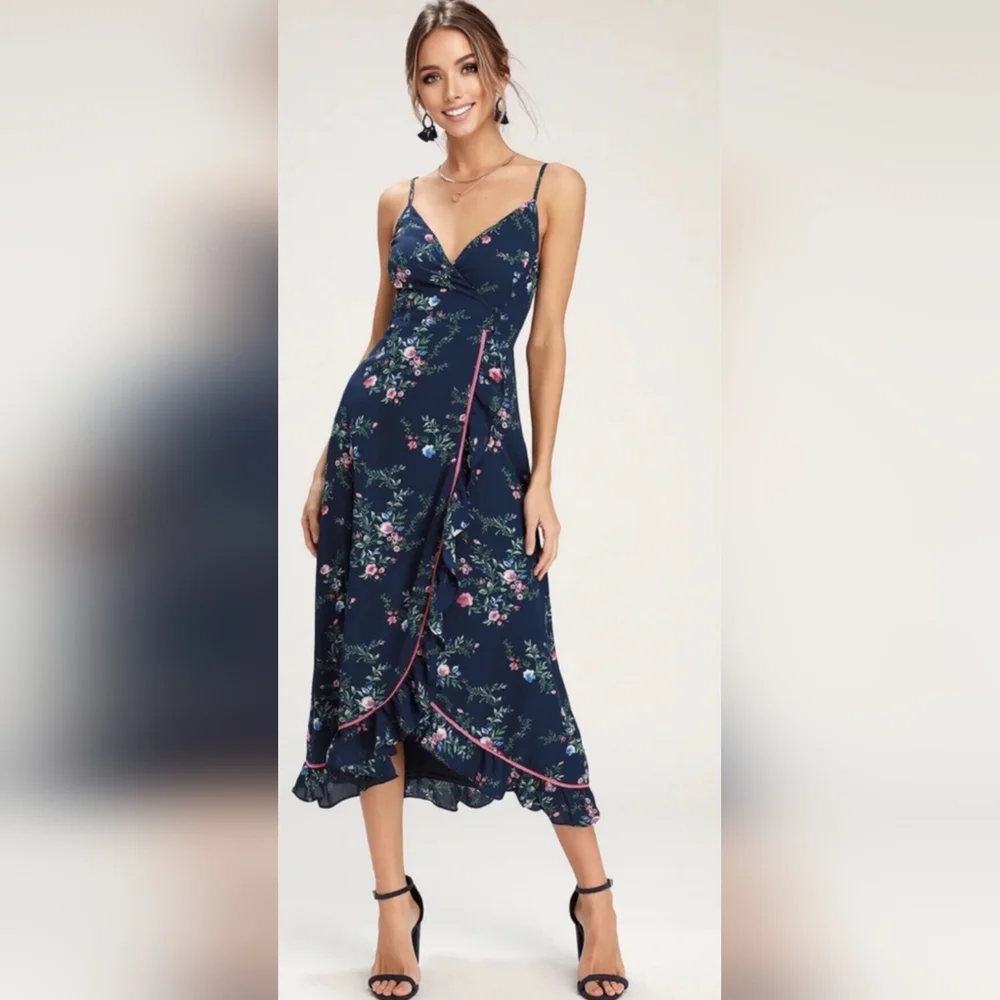 Romantic Mid-length Wrap Dress with a Pretty Navy Floral Print - Picture 4 of 5